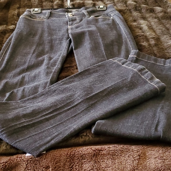 White House Black Market Blanc Trouser Leg Jeans - Picture 4 of 7